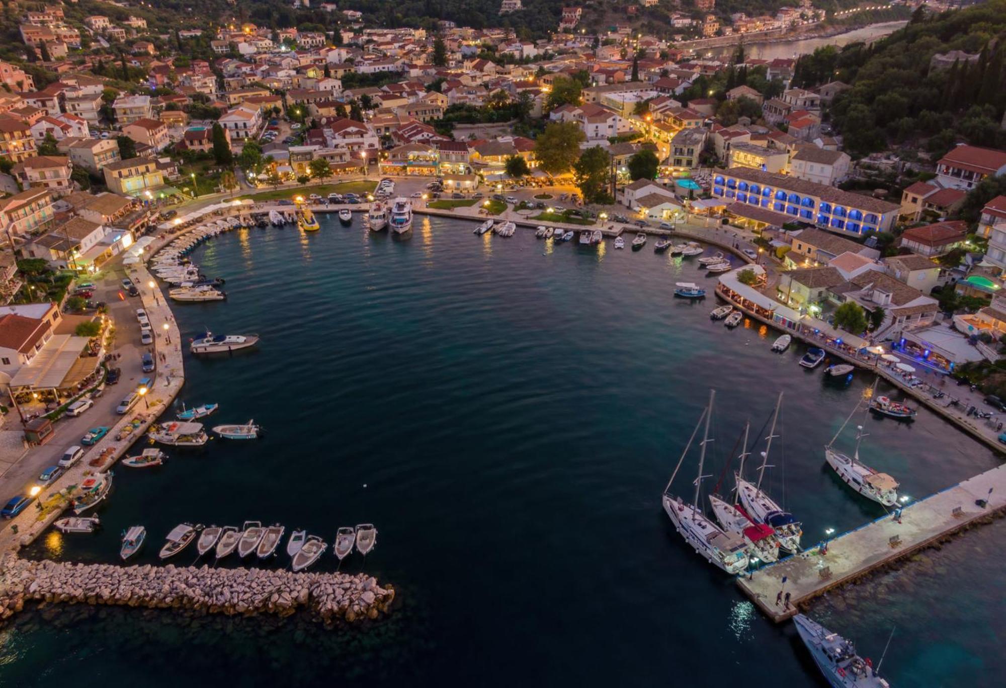 Kassiopi Piazza Suites Ngoại thất bức ảnh